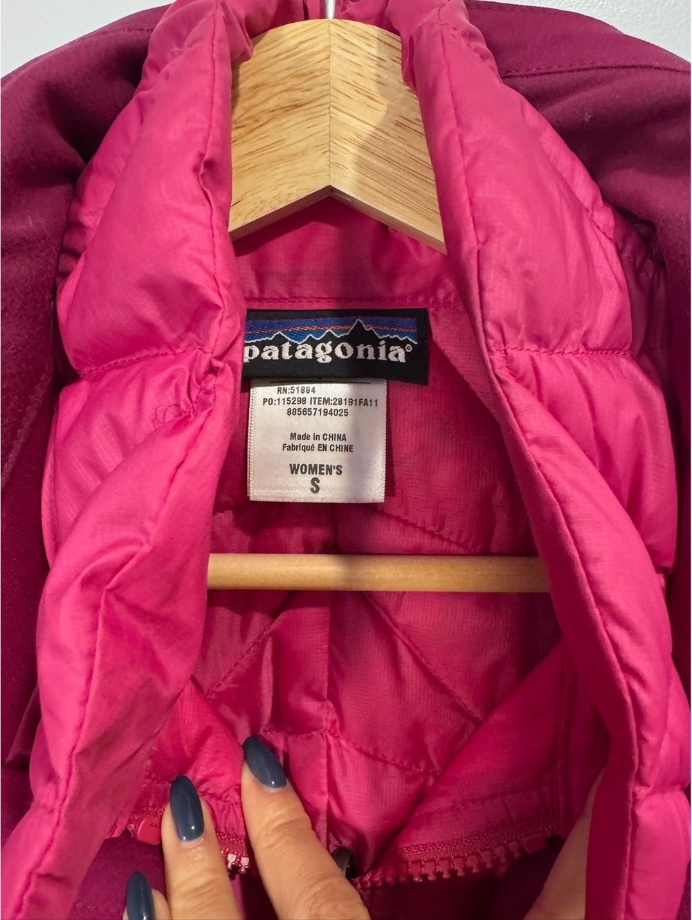 Patagonia Women's Pink Hooded Jacket Size Small - Picture 2 of 3